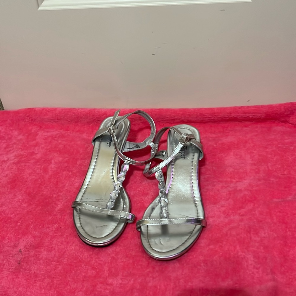 Silver slipper kitten heels- 9